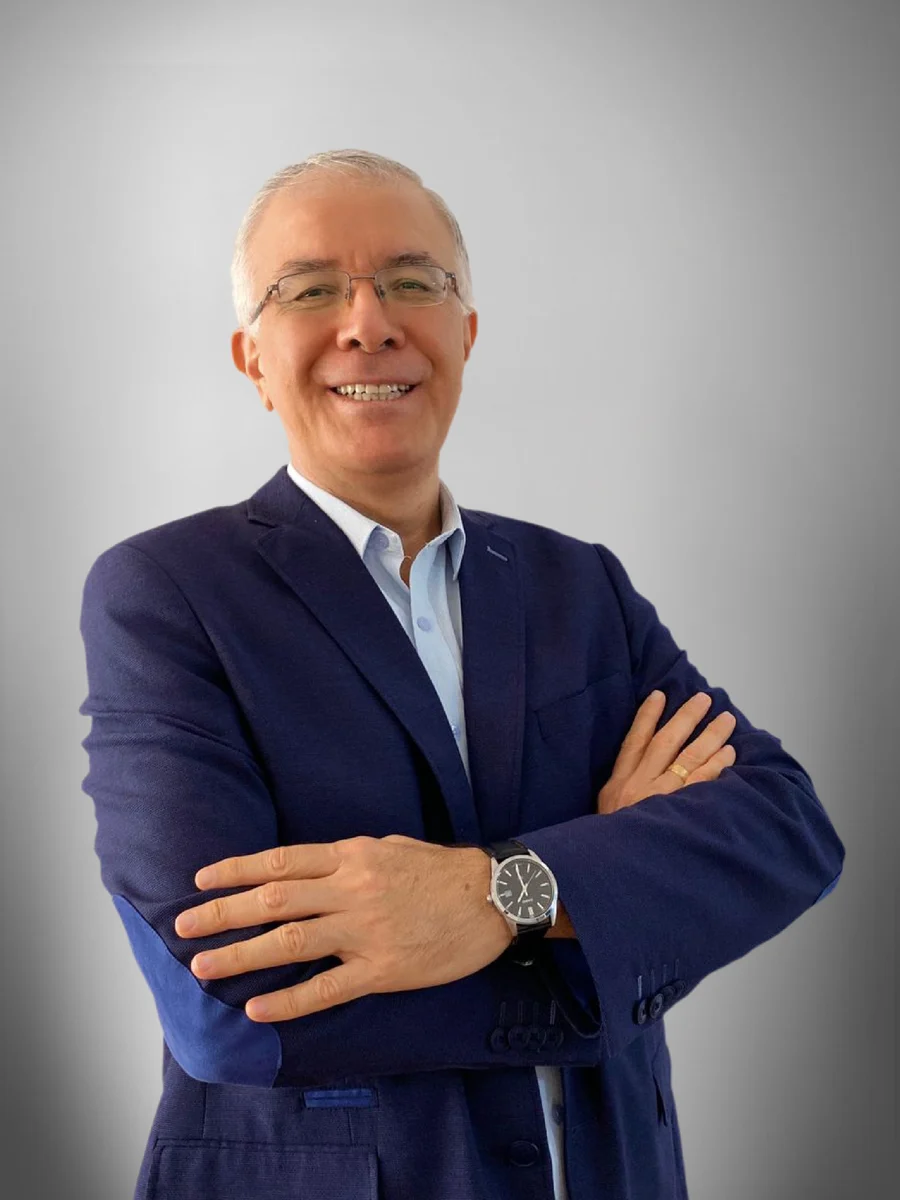 César Calderón Morales, Consultor de Vox Populi